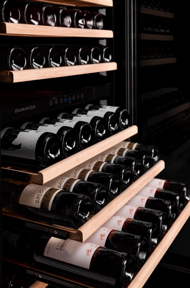 Винный шкаф DUNAVOX dx-170.490stsk