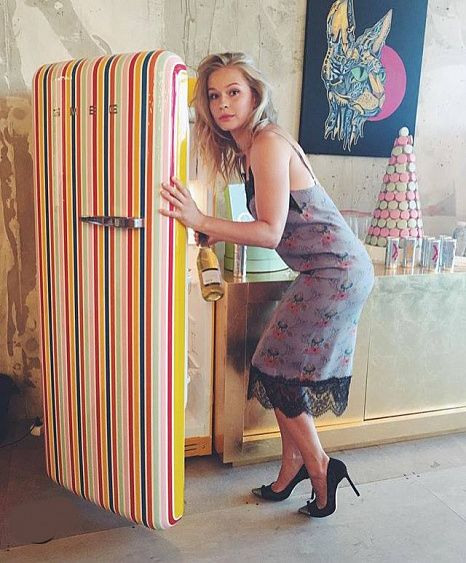 Холодильник SMEG fab28rcs1 купить с доставкой по Москве и Московской области в интернет-магазине ТехноВегас