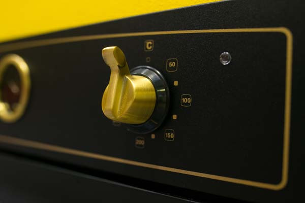 Электрический духовой шкаф MAUNFELD meofe.676rbg.tm (цвет черная эмаль(антрацит)+матовое золото) купить с доставкой по Москве и Московской области в интернет-магазине ТехноВегас