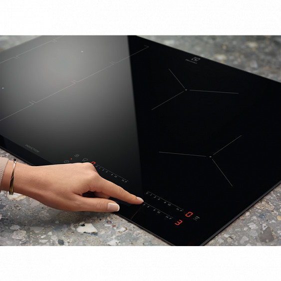 Варочная поверхность Electrolux CIT 61443 черный купить с доставкой по Москве и Московской области в интернет-магазине ТехноВегас