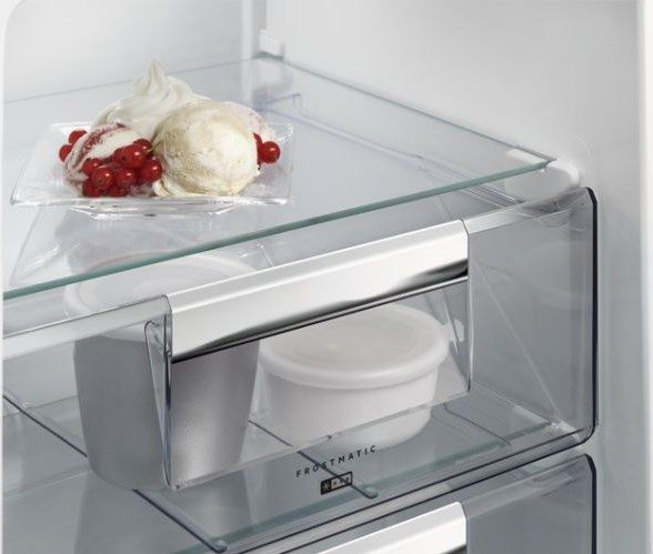 Встраиваемый холодильник AEG SCR 81816 NC купить с доставкой по Москве и Московской области в интернет-магазине ТехноВегас