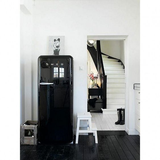 Холодильник SMEG fab28rbv3 купить с доставкой по Москве и Московской области в интернет-магазине ТехноВегас