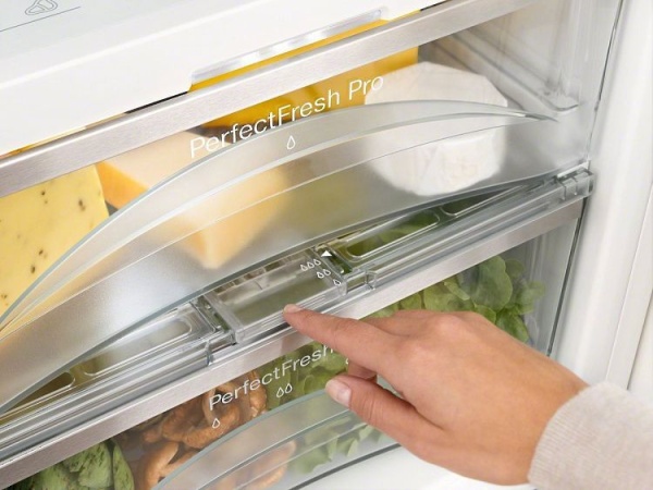 Встраиваемый холодильник Miele KFN 37692 iDE купить с доставкой по Москве и Московской области в интернет-магазине ТехноВегас