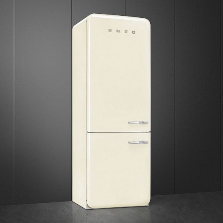 Холодильник SMEG FAB38LCR купить с доставкой по Москве и Московской области в интернет-магазине ТехноВегас