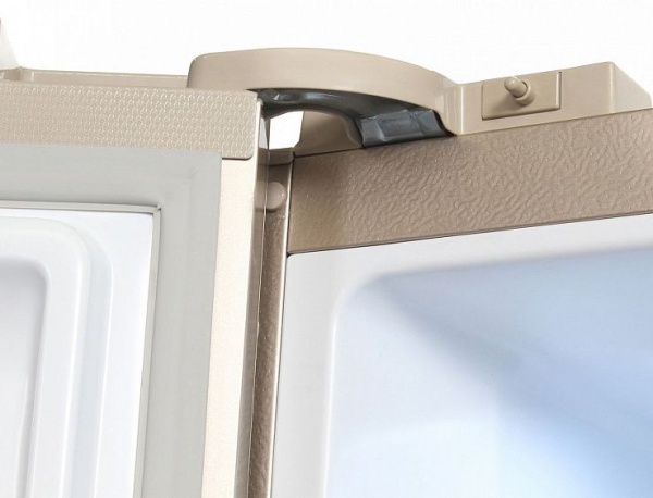 Холодильник HYUNDAI CS5073FV шампань стекло купить с доставкой по Москве и Московской области в интернет-магазине ТехноВегас