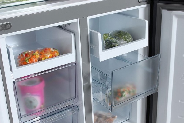 Холодильник HYUNDAI CM5005F черное стекло купить с доставкой по Москве и Московской области в интернет-магазине ТехноВегас