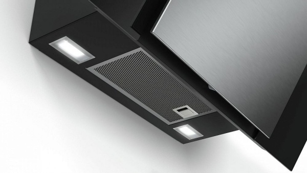 Каминная вытяжка BOSCH DWK 87 BM 60 BK купить с доставкой по Москве и Московской области в интернет-магазине ТехноВегас