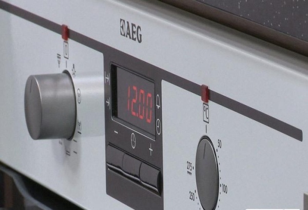 Духовой шкаф AEG be 300302 rm