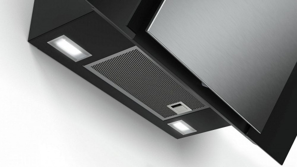 Каминная вытяжка BOSCH DWK 87 BM 60 BK